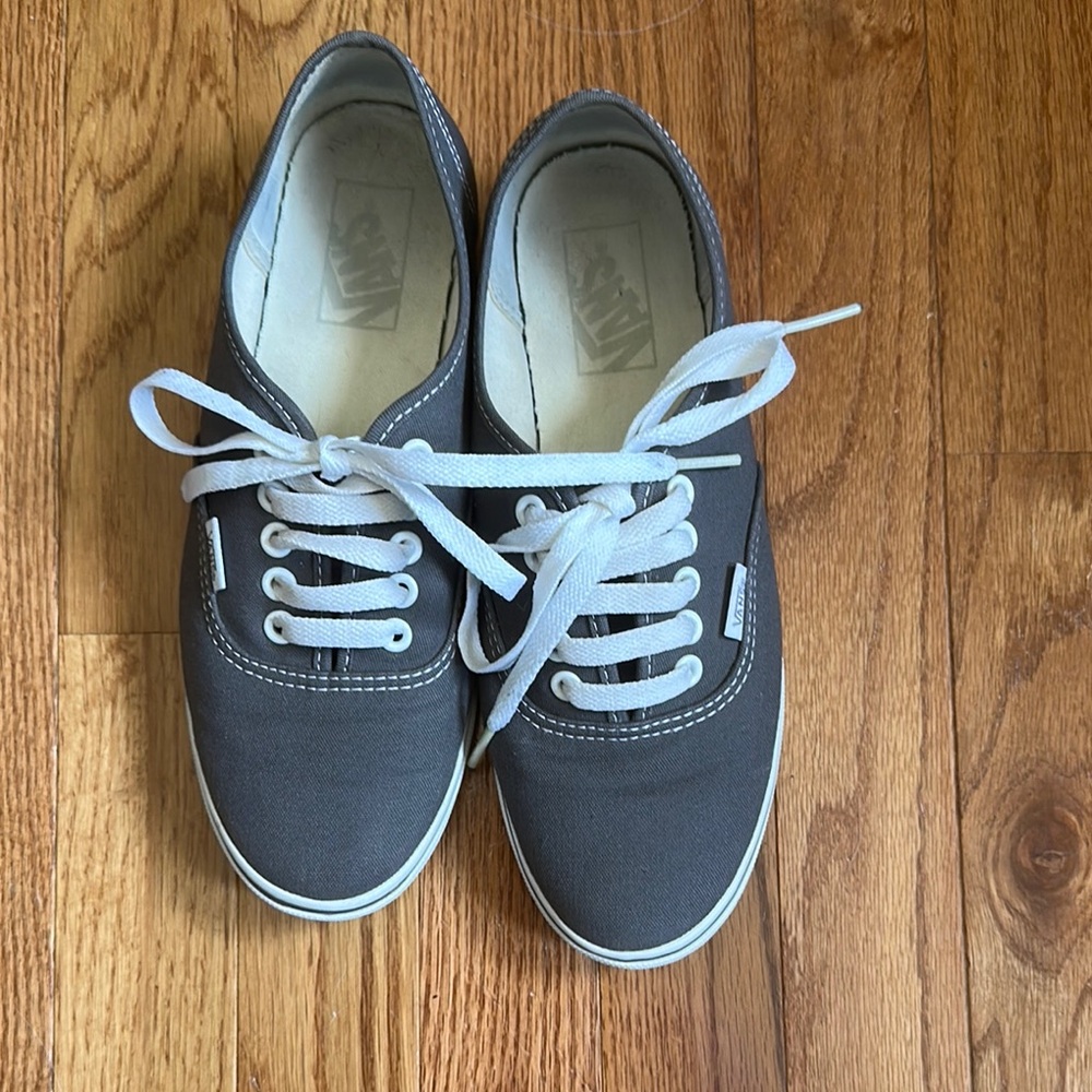 Unisex Vans Grey Canvas Shoes with White Accents Men’s Size 6.5 Women’s Size 8 - Picture 1 of 6